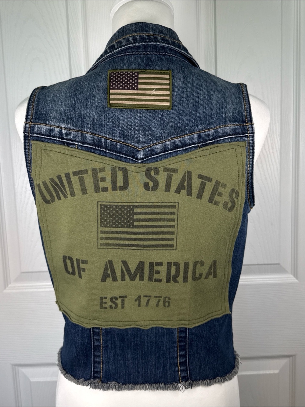 Vintage Y2K America Vest Dark Indigo Denim  Vest with Raw Hem USA American flag